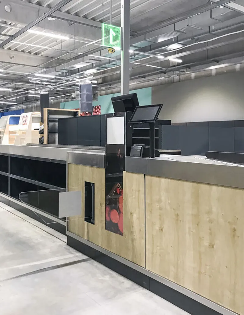 Integrated checkout antenna in a retail store setting