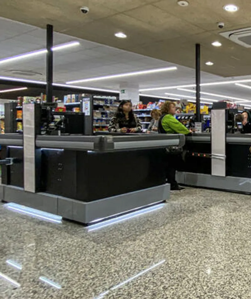 RF EAS gate in a supermarket store environment