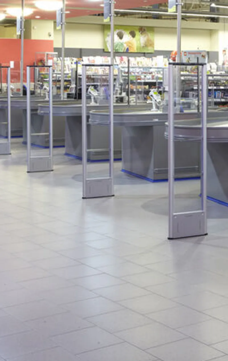 Gate i37 RF EAS antennas in an Edeka store setting